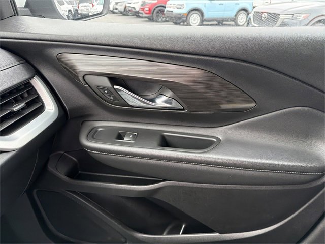 Used 2023 GMC Terrain SLT image 24