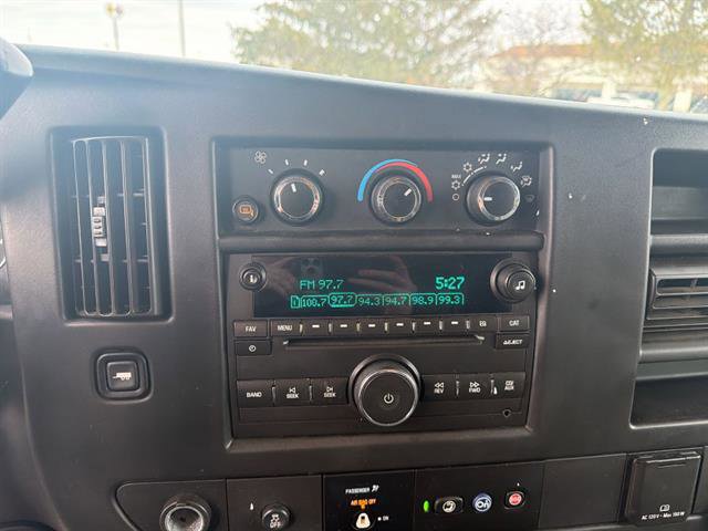 Used 2017 Chevrolet Express 3500 Extended image 33