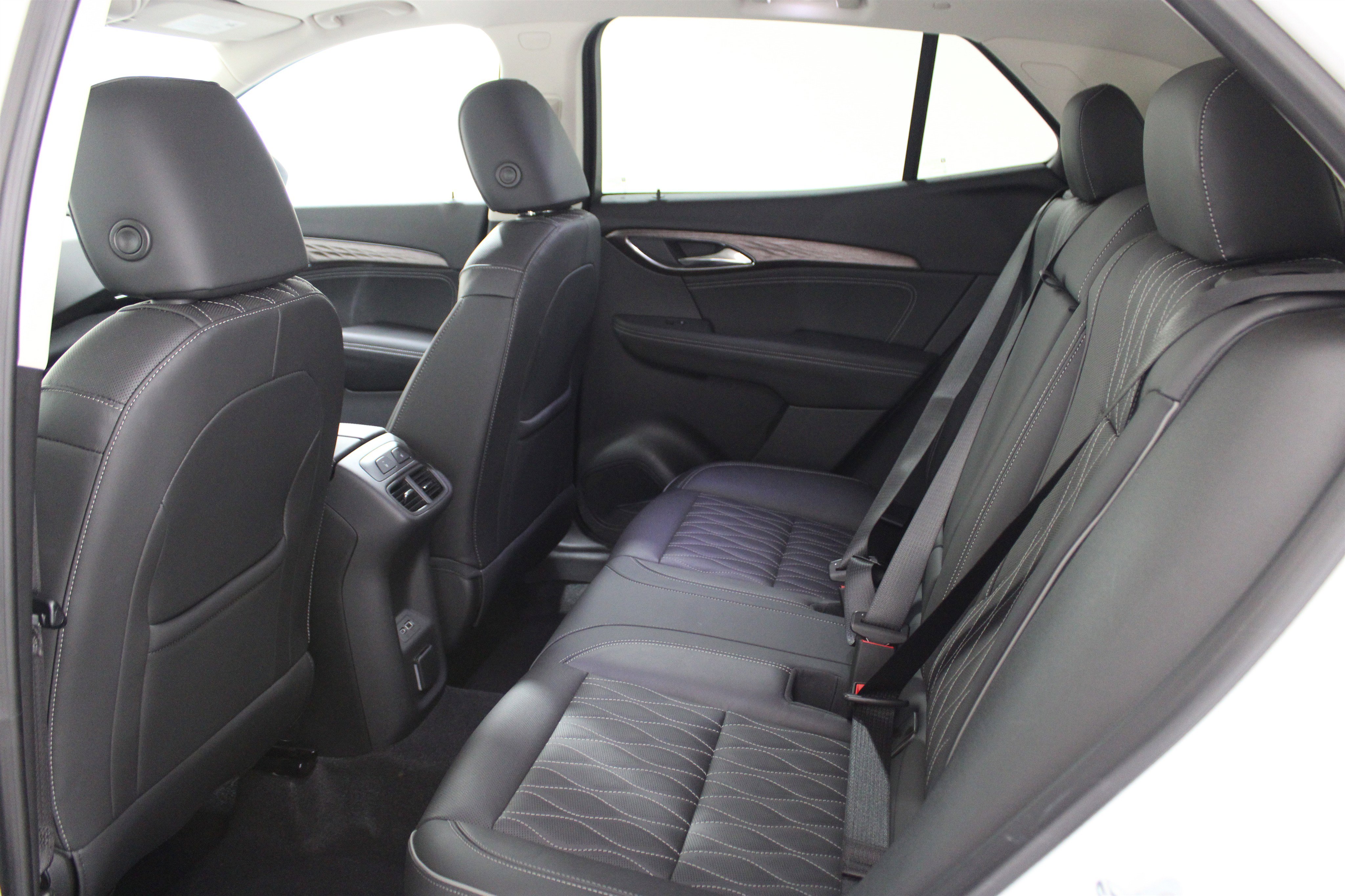 Used 2021 Buick Envision Avenir w/ Technology Package II image 20