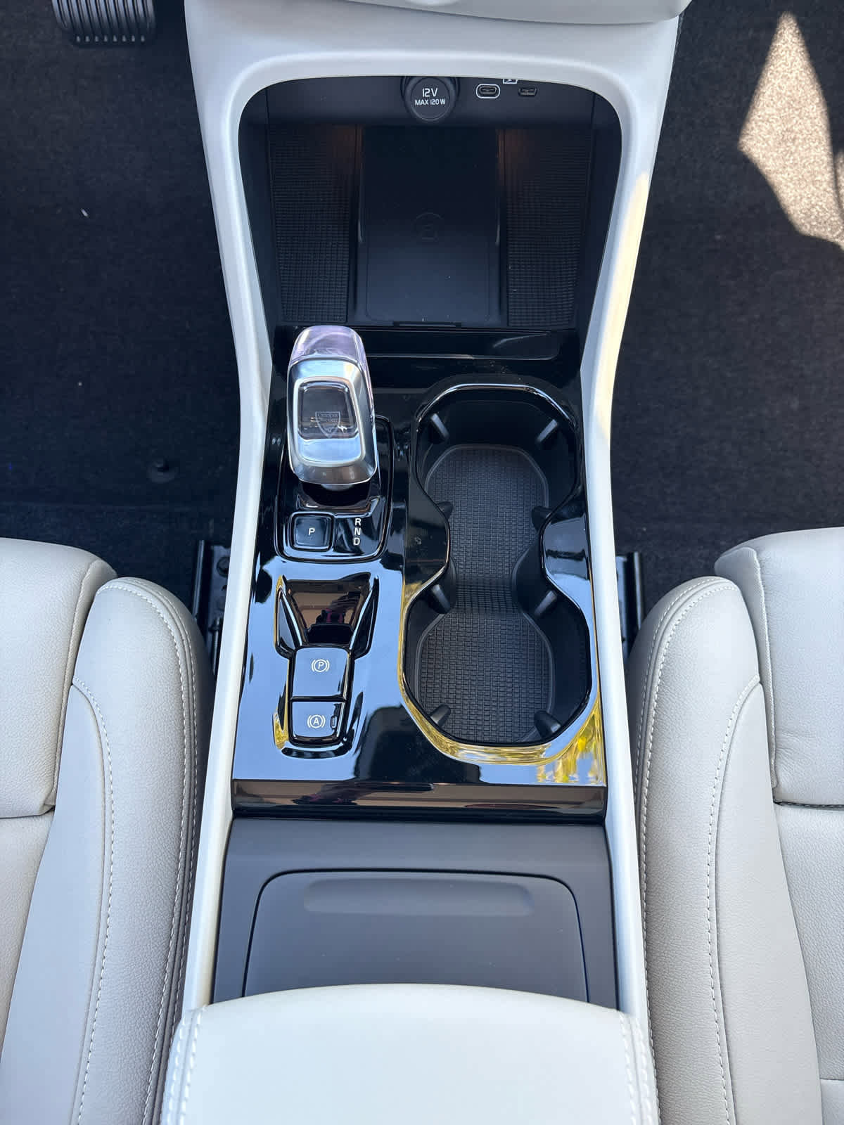 New 2026 Volvo XC40 B5 Ultra w/ Protection Package Premier image 4