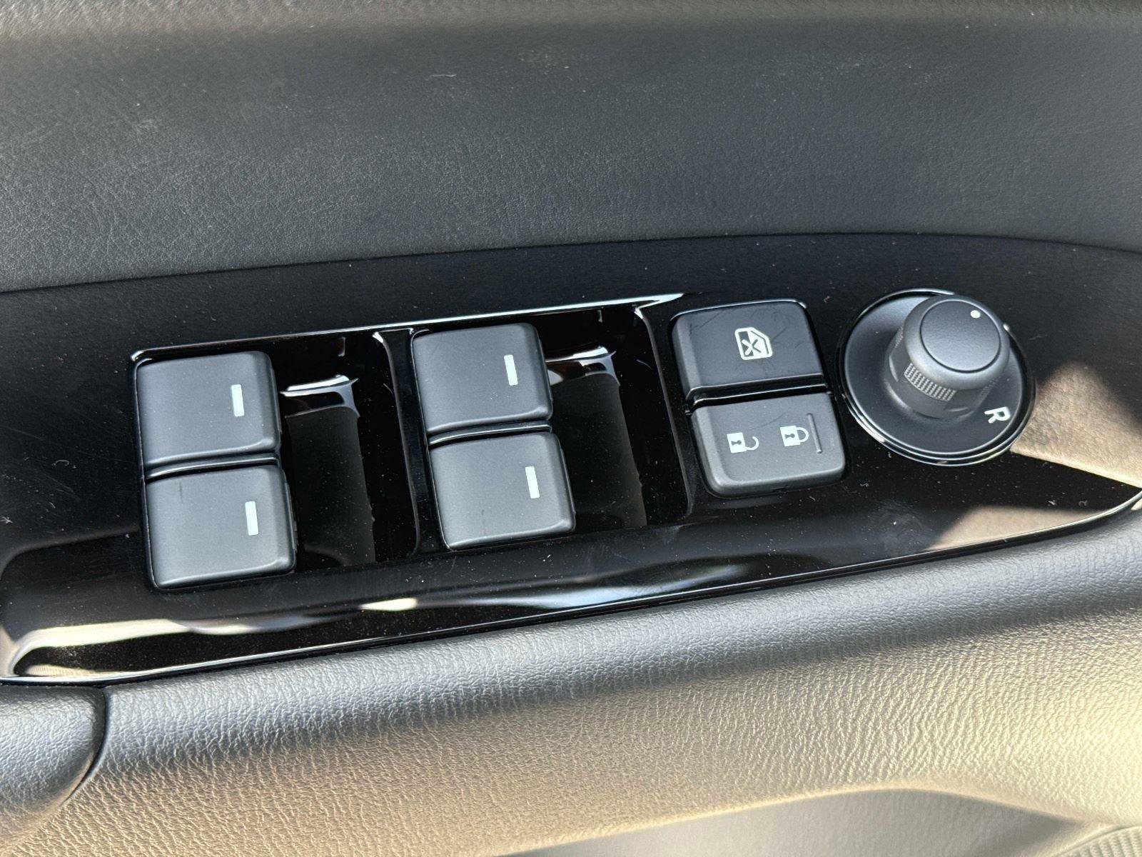 Used 2025 MAZDA CX-5 AWD 2.5 S w/ Select Package image 17