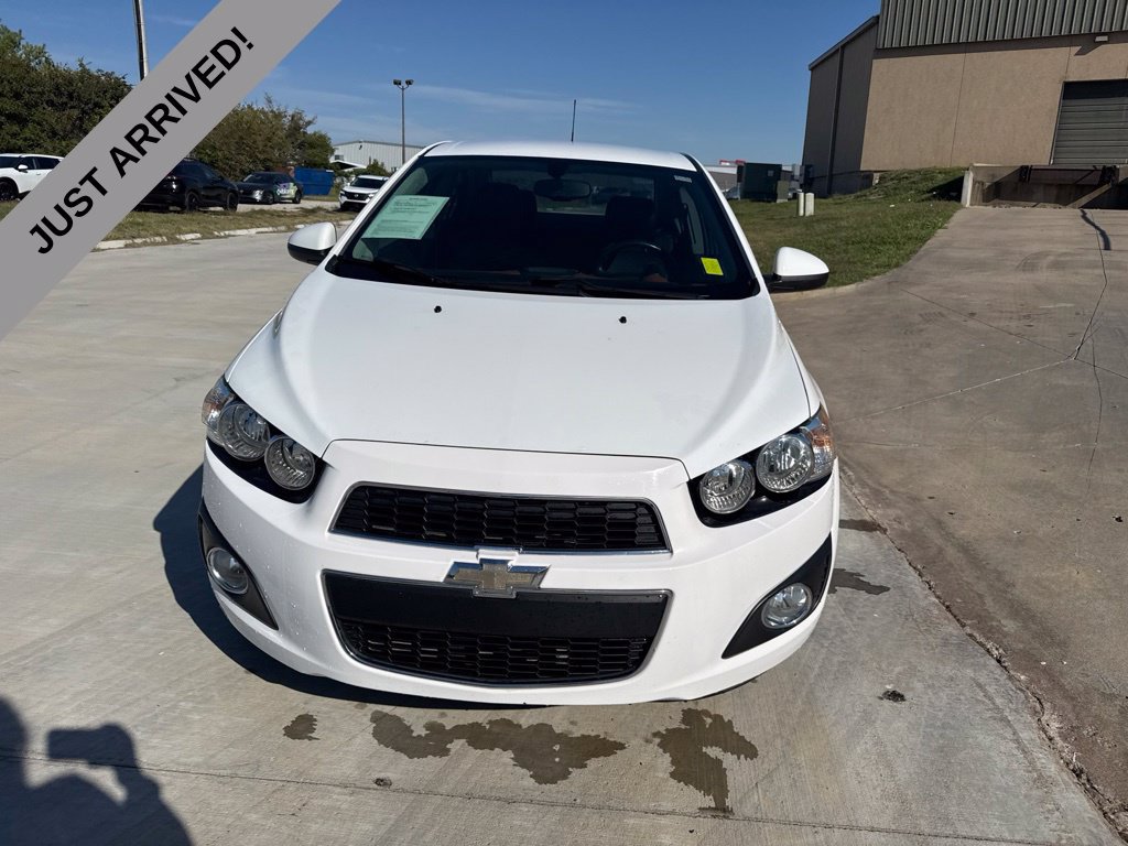Used 2015 Chevrolet Sonic LTZ FWD image 2