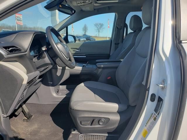 Used 2024 Toyota Sienna XLE FWD image 10