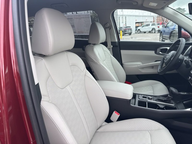 Used 2025 Kia Sorento S image 16