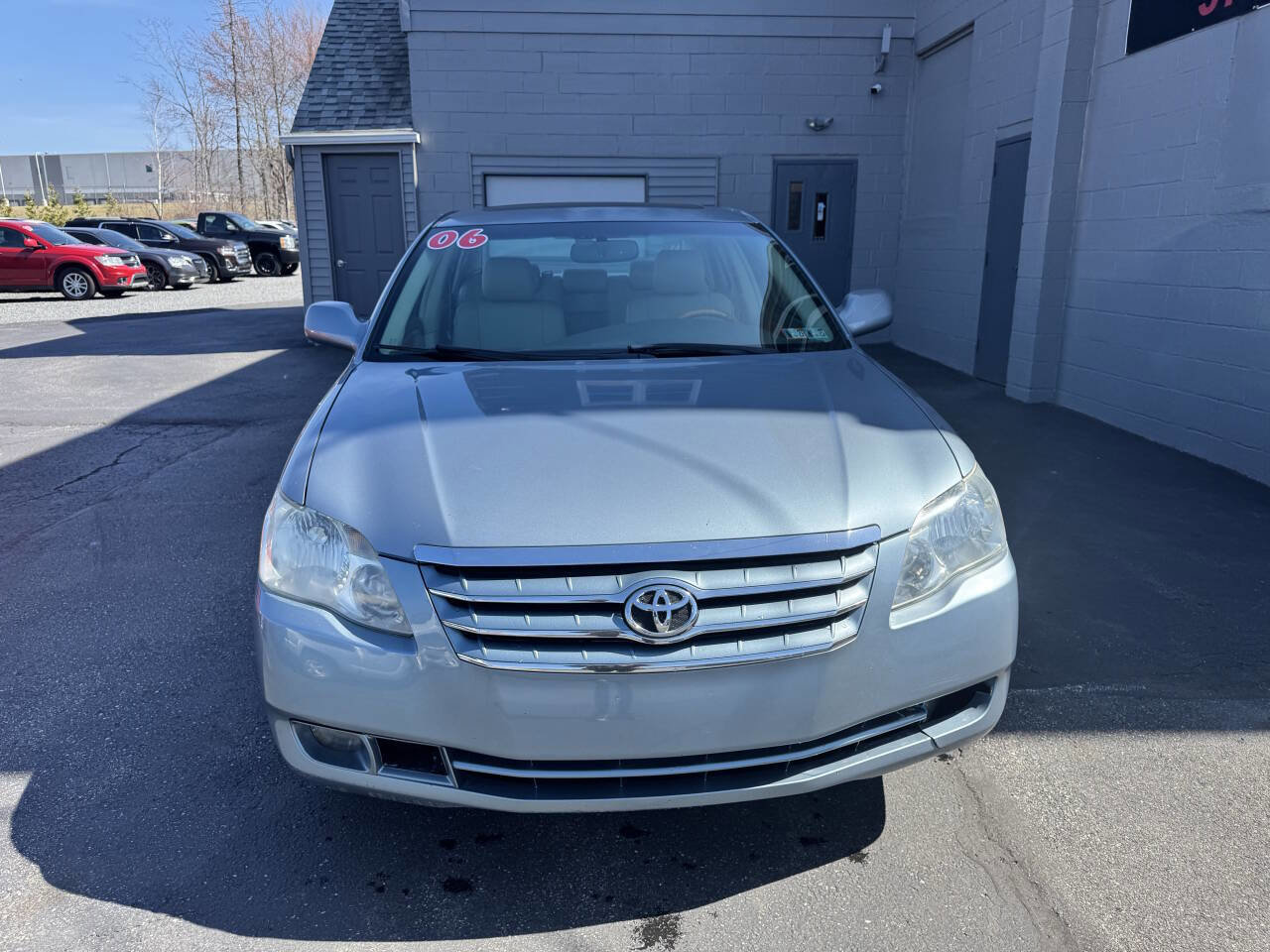 Used 2006 Toyota Avalon Limited FWD image 2