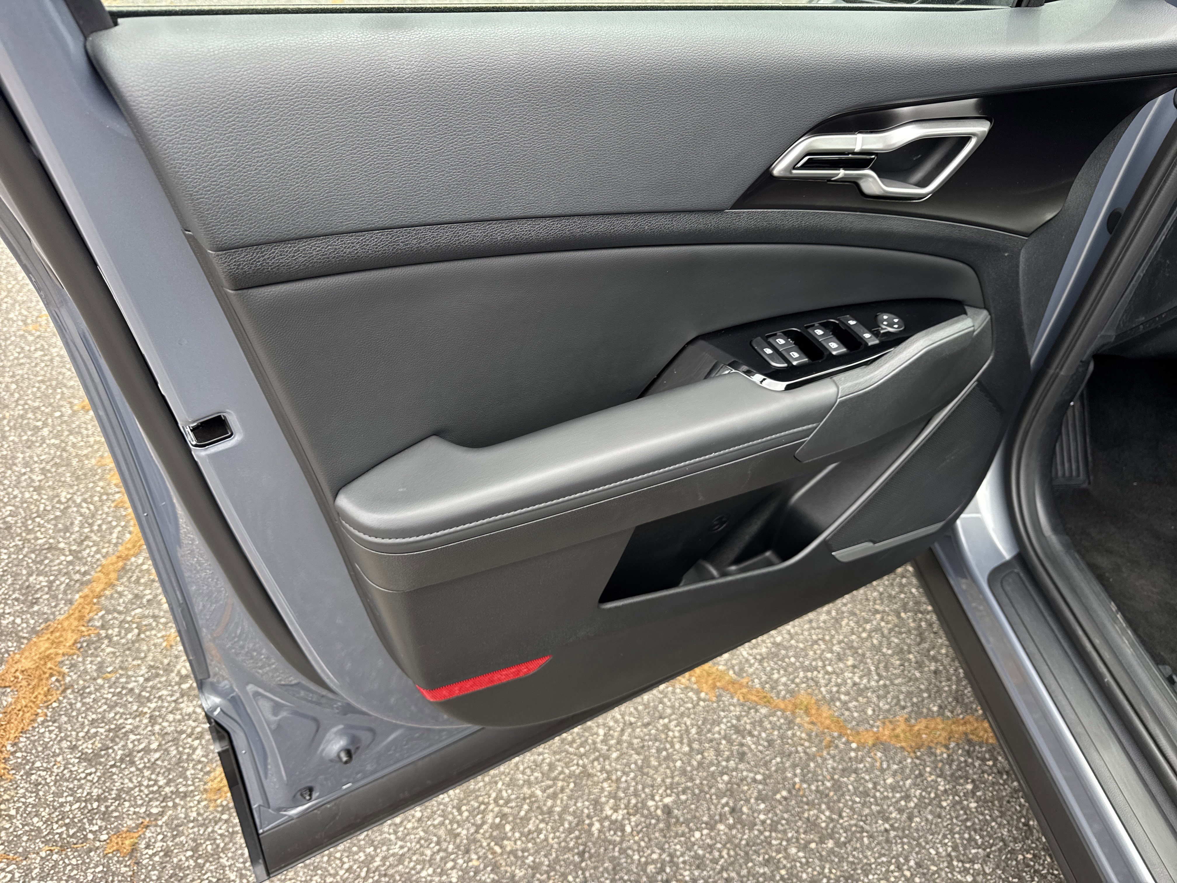 Certified 2025 Kia Sportage EX image 10