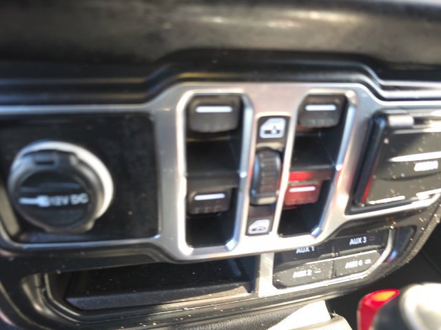 Used 2023 Jeep Wrangler Unlimited Sahara w/ Cold Weather Group AWD/4WD image 15