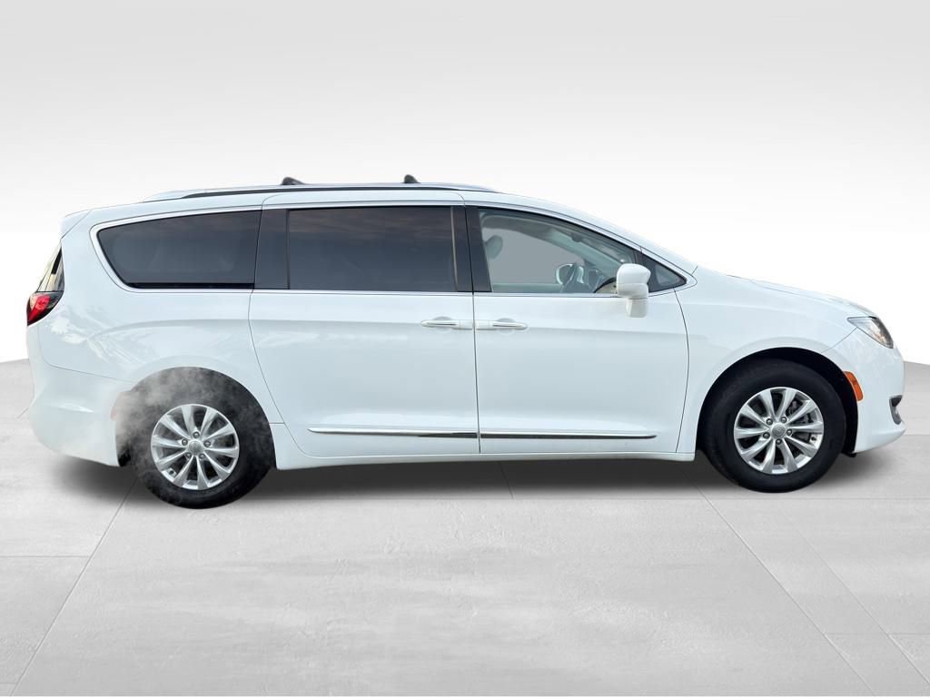 Used 2018 Chrysler Pacifica Touring-L FWD image 7