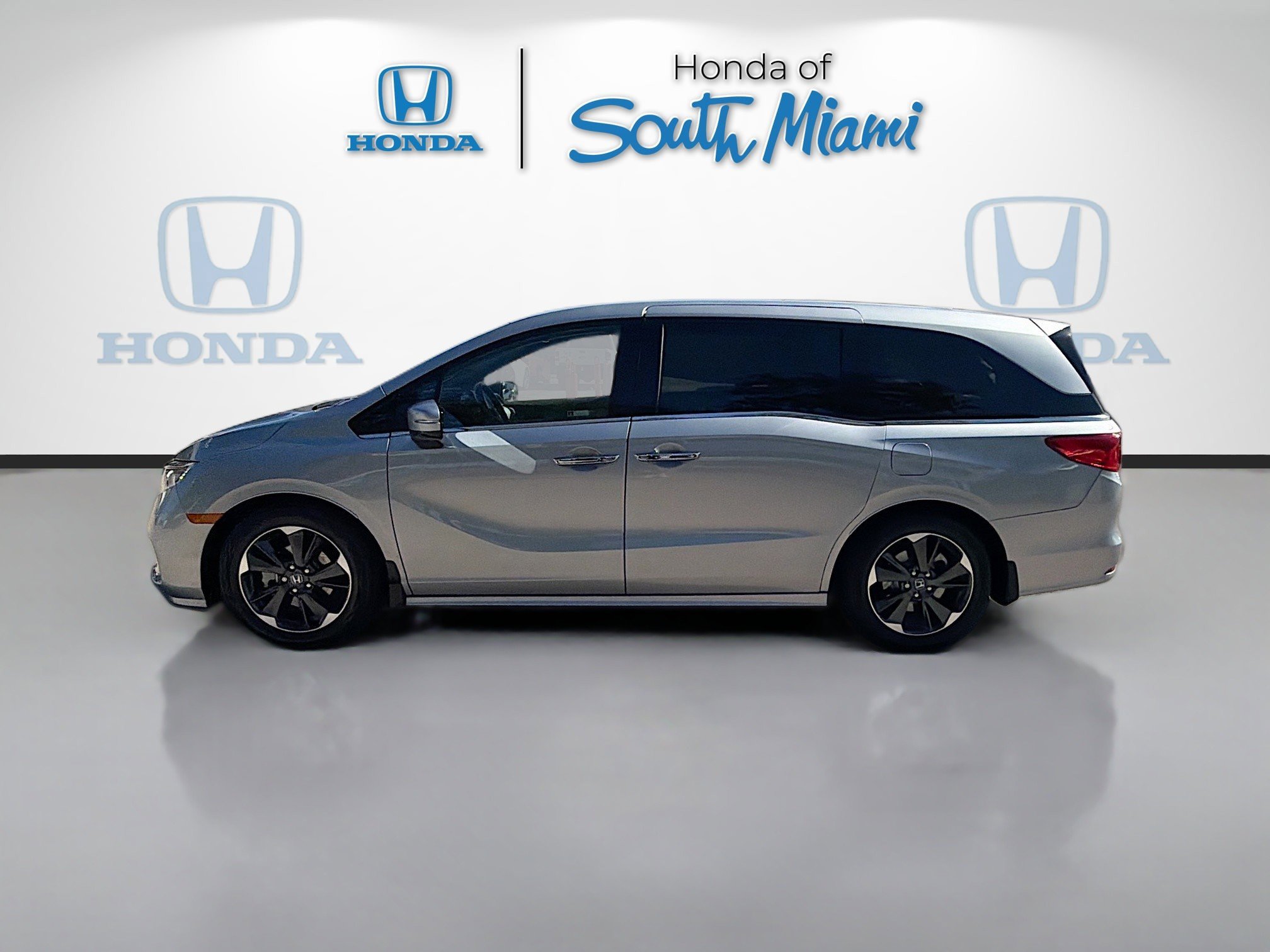 Used 2023 Honda Odyssey Elite image 4