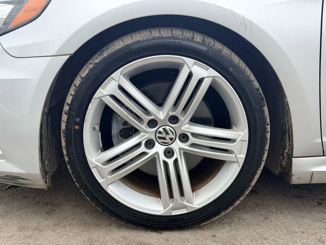 Used 2015 Volkswagen CC R-Line image 29