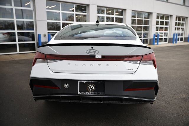 New 2025 Hyundai Elantra SEL image 4