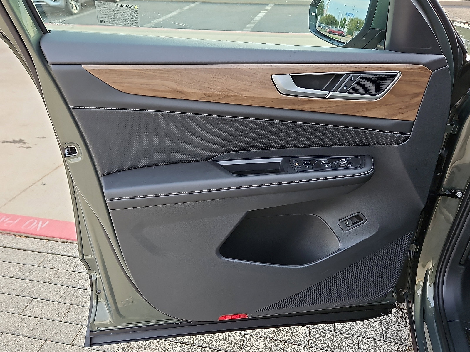 New 2026 Volkswagen Atlas SE image 15