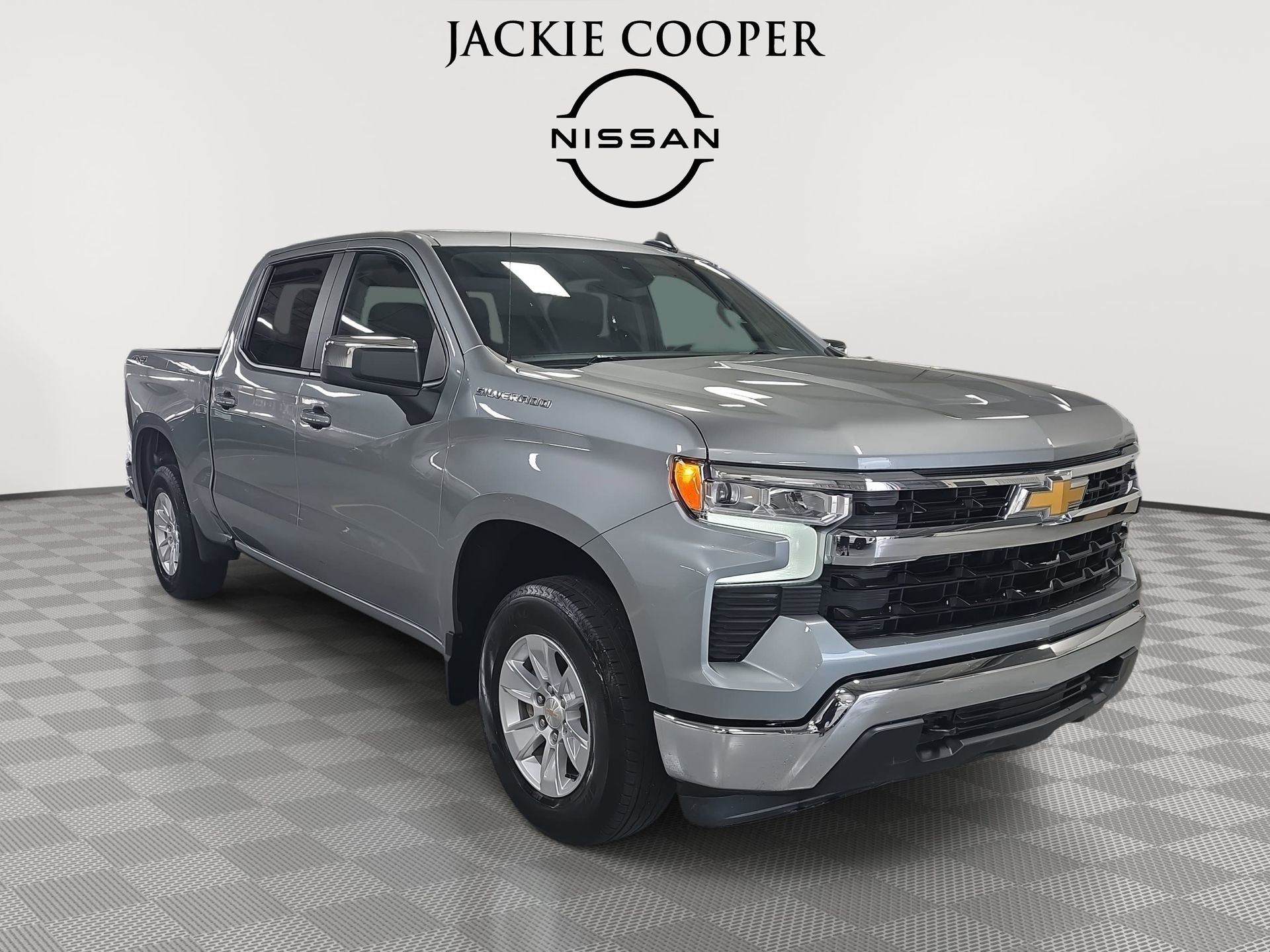 Used 2025 Chevrolet Silverado 1500 LT image 3
