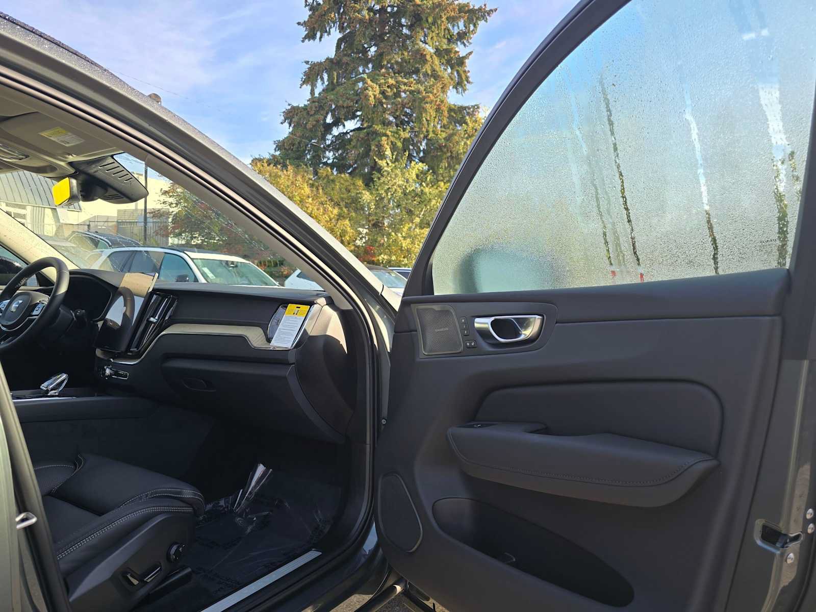 New 2027 Volvo XC60 B5 Ultra AWD/4WD image 11