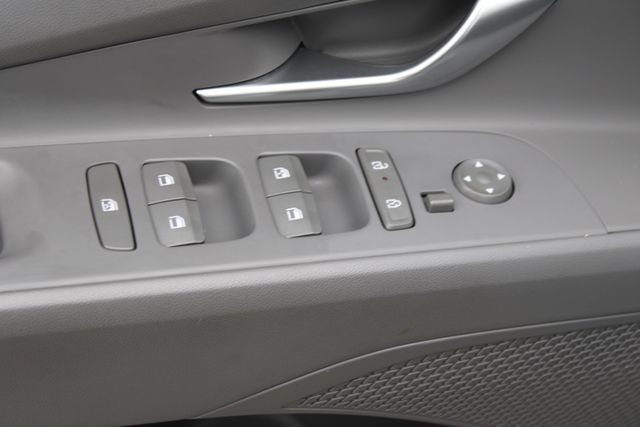 Used 2024 Hyundai Elantra Blue FWD image 10