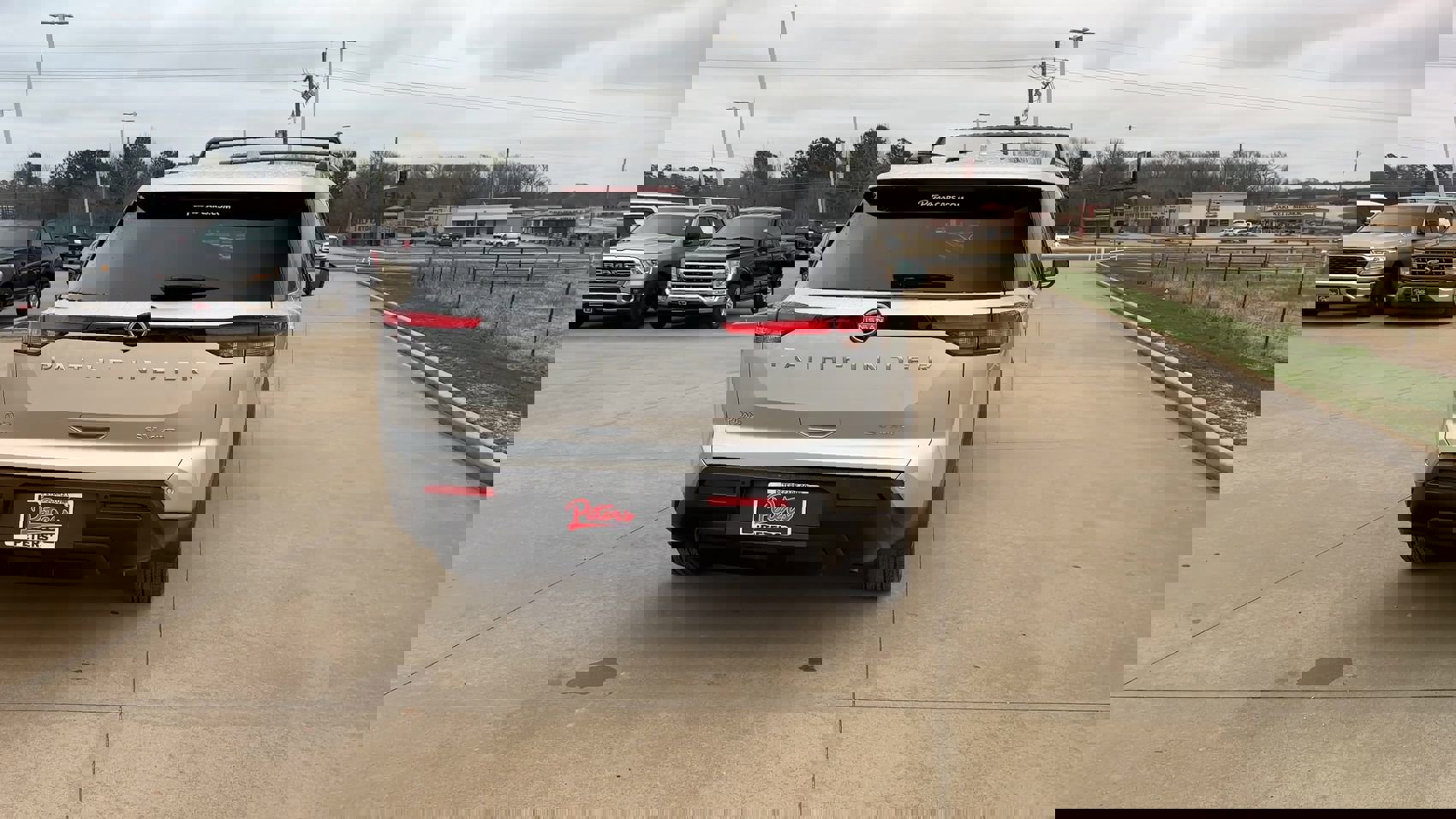 Used 2024 Nissan Pathfinder SV image 7