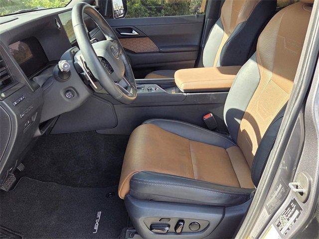 Used 2024 Lexus GX 550 image 9