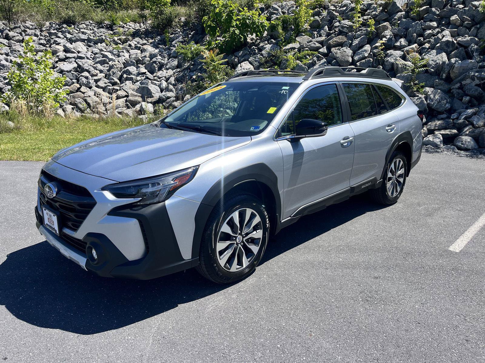 Certified 2025 Subaru Outback Limited AWD/4WD image 4