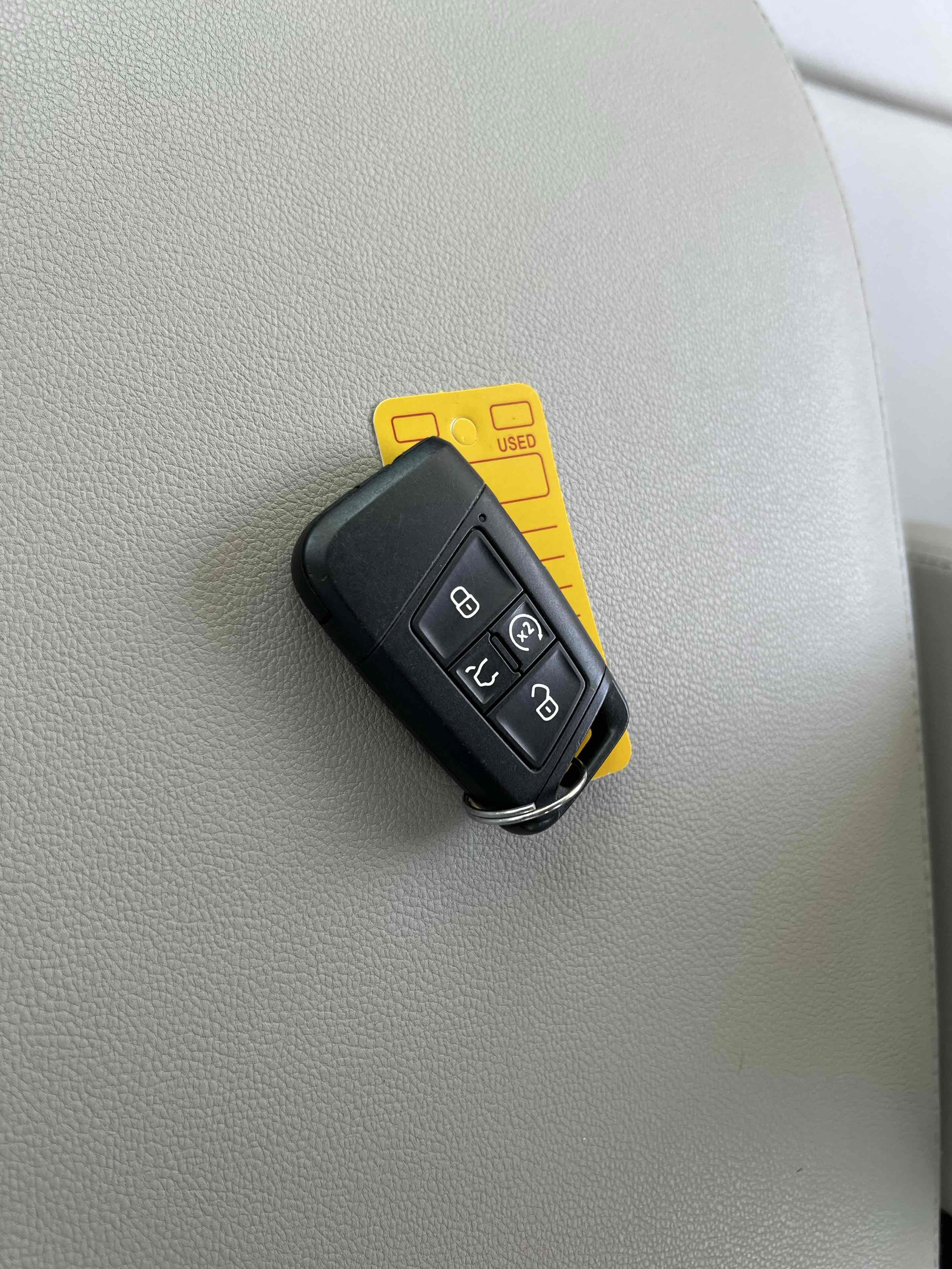 Used 2019 Volkswagen Atlas SE w/ Towing Package image 9