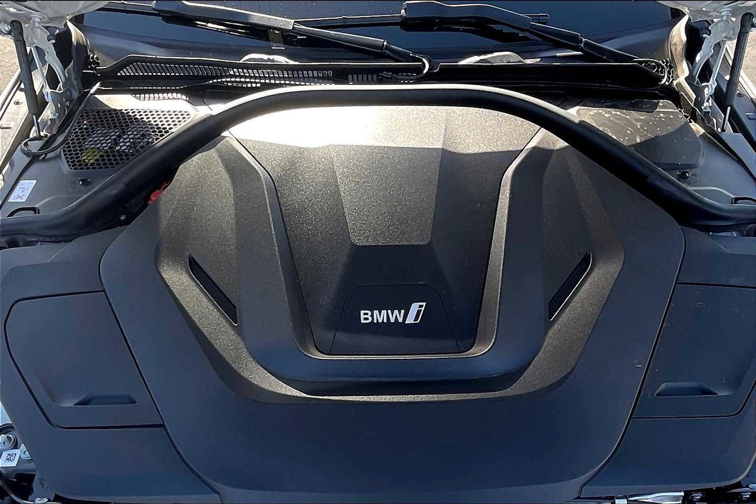 Used 2025 BMW i4 eDrive40 w/ Parking Assistance Package image 13