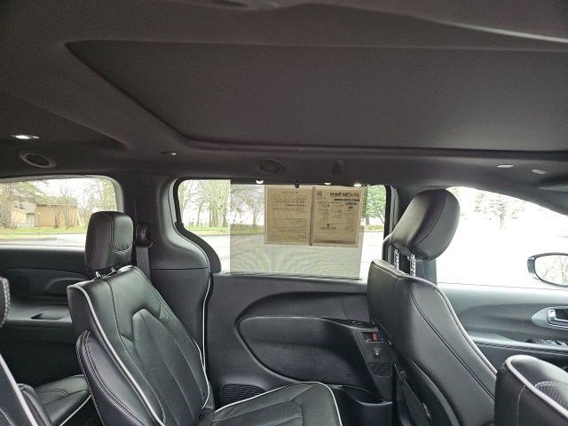 Used 2026 Chrysler Pacifica Limited image 17