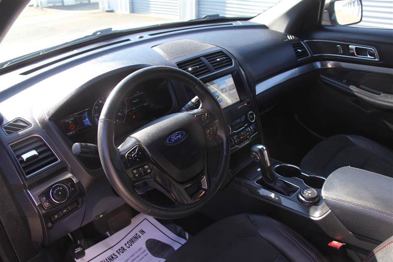 Used 2019 Ford Explorer XLT w/ Equipment Group 202A AWD/4WD image 20