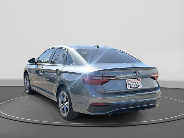 Certified 2022 Volkswagen Jetta SE image 3