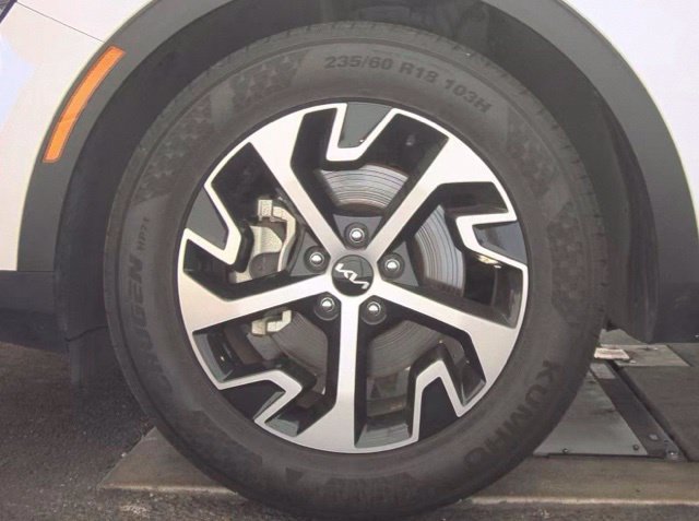 Certified 2025 Kia Sportage EX FWD image 5