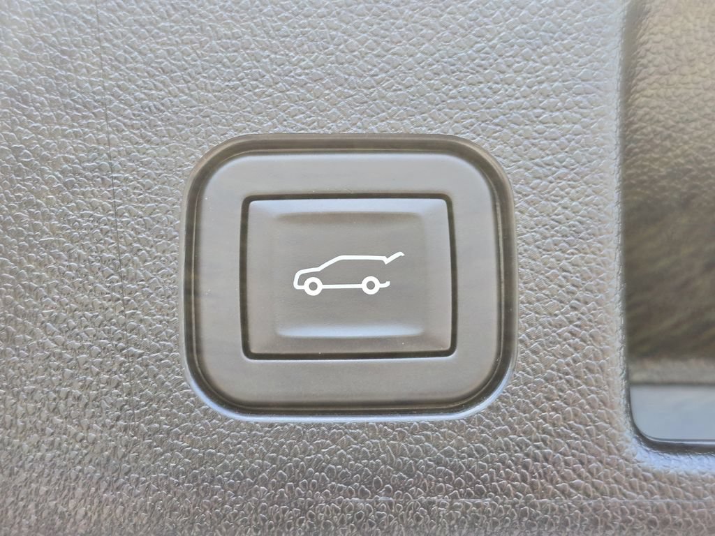 Certified 2025 Chevrolet Equinox EV LT FWD image 17