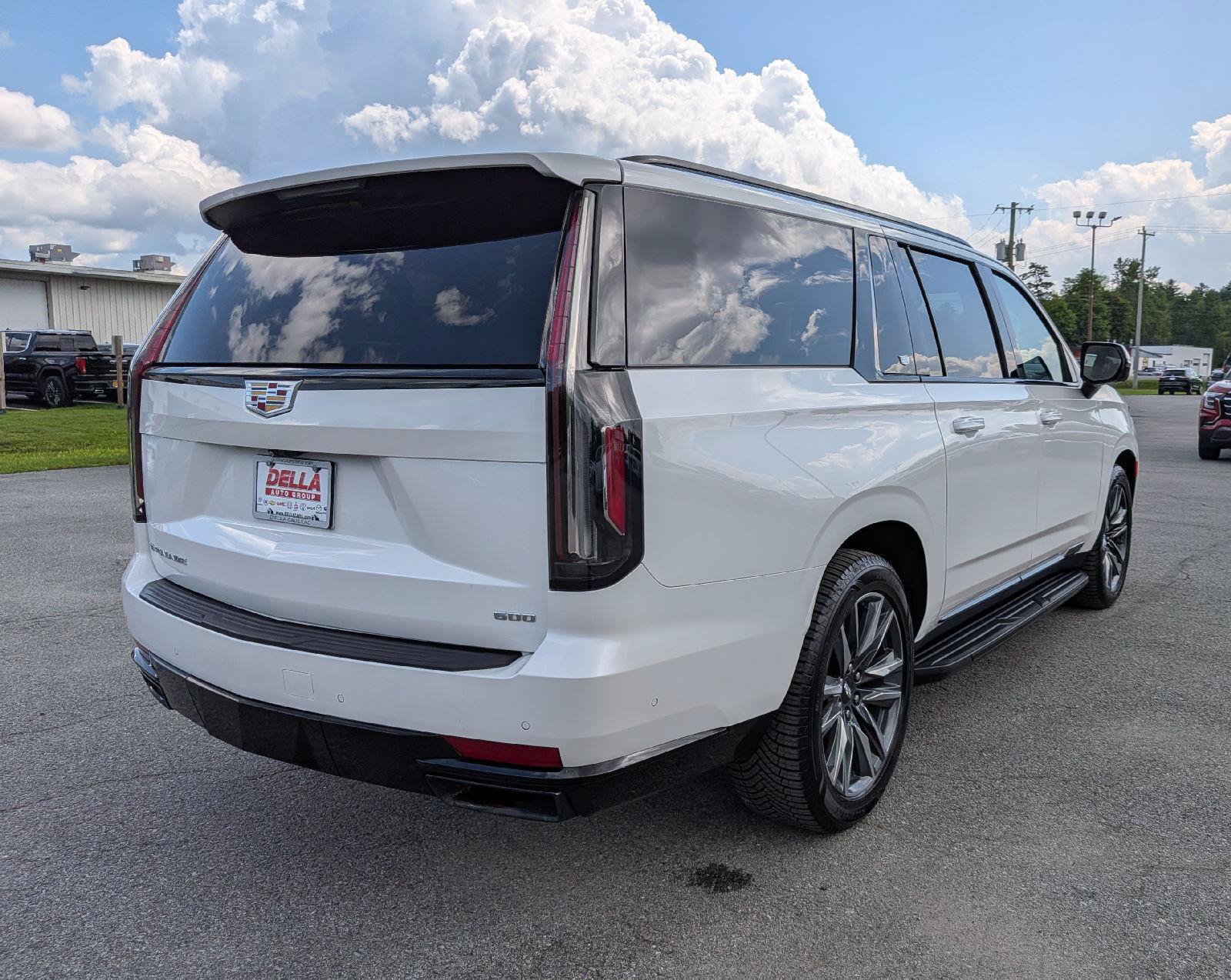 Used 2022 Cadillac Escalade ESV Sport Platinum AWD/4WD image 7