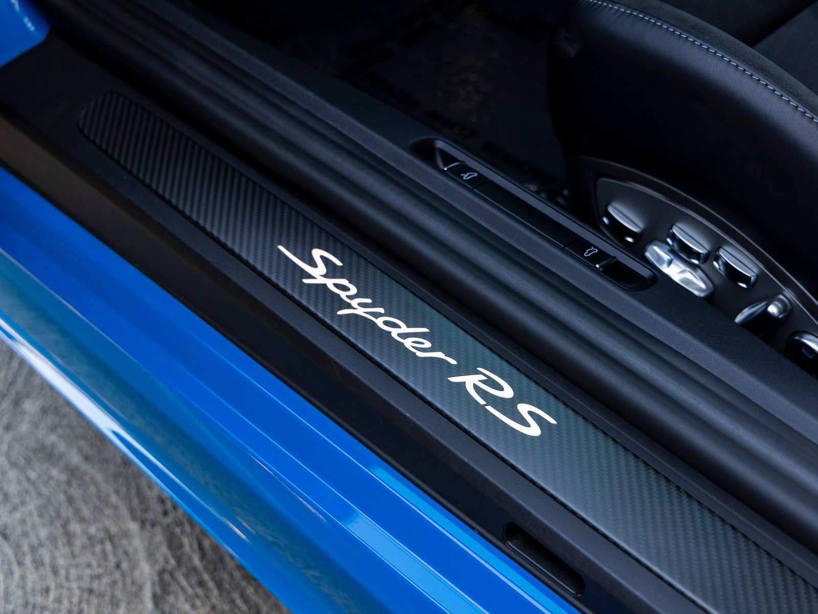 Certified 2024 Porsche 718 Boxster Spyder RS w/ Light Design Package image 39