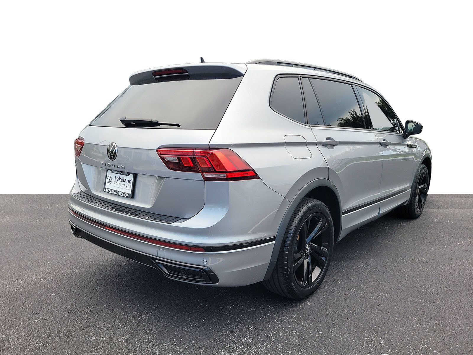 Used 2023 Volkswagen Tiguan SE R-Line FWD image 3