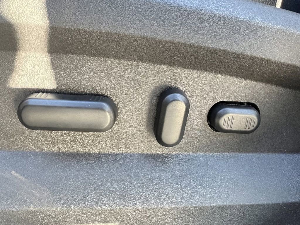 Used 2013 Ford Edge SEL image 25