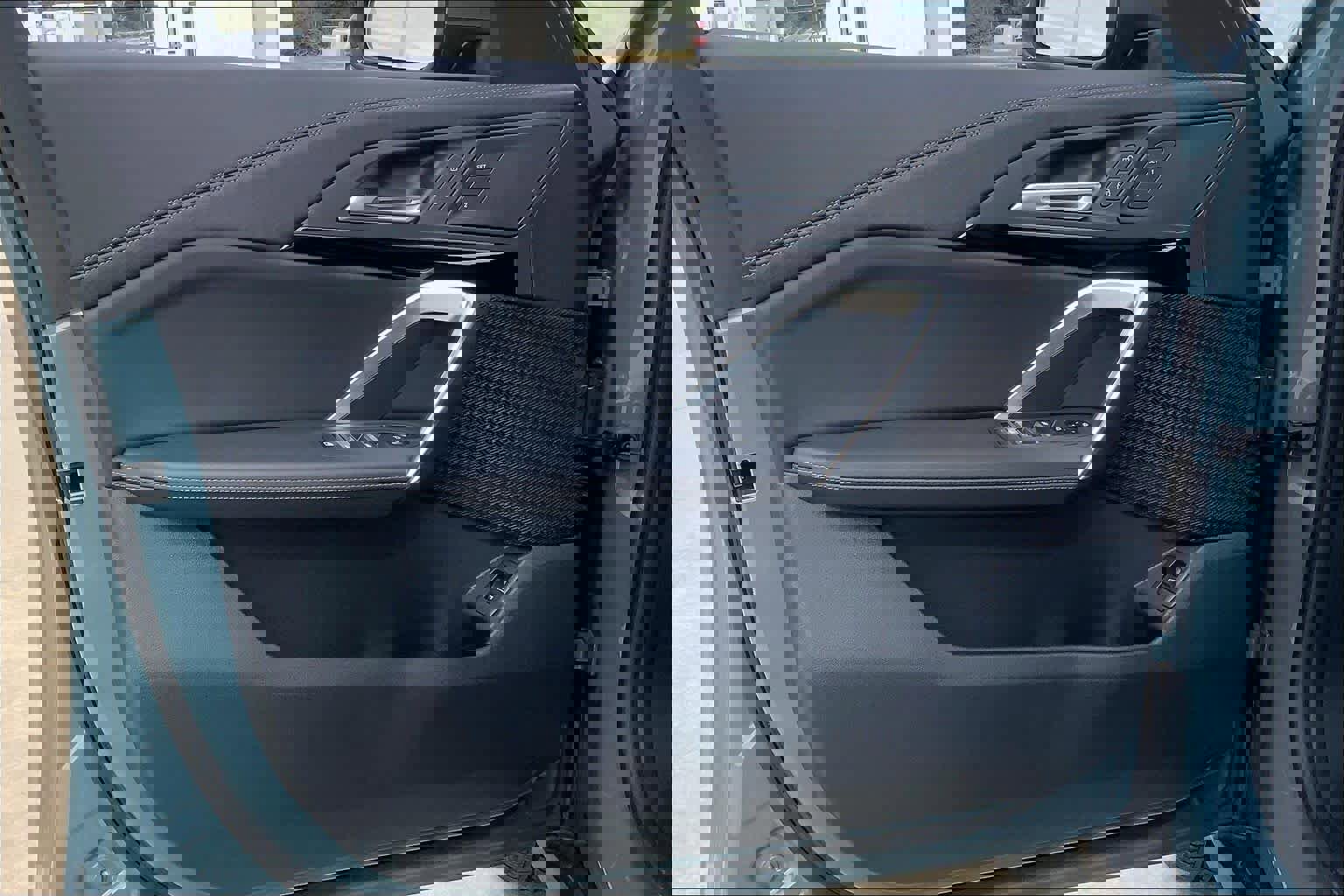 Certified 2025 BMW X2 xDrive28i w/ Technology Package image 25