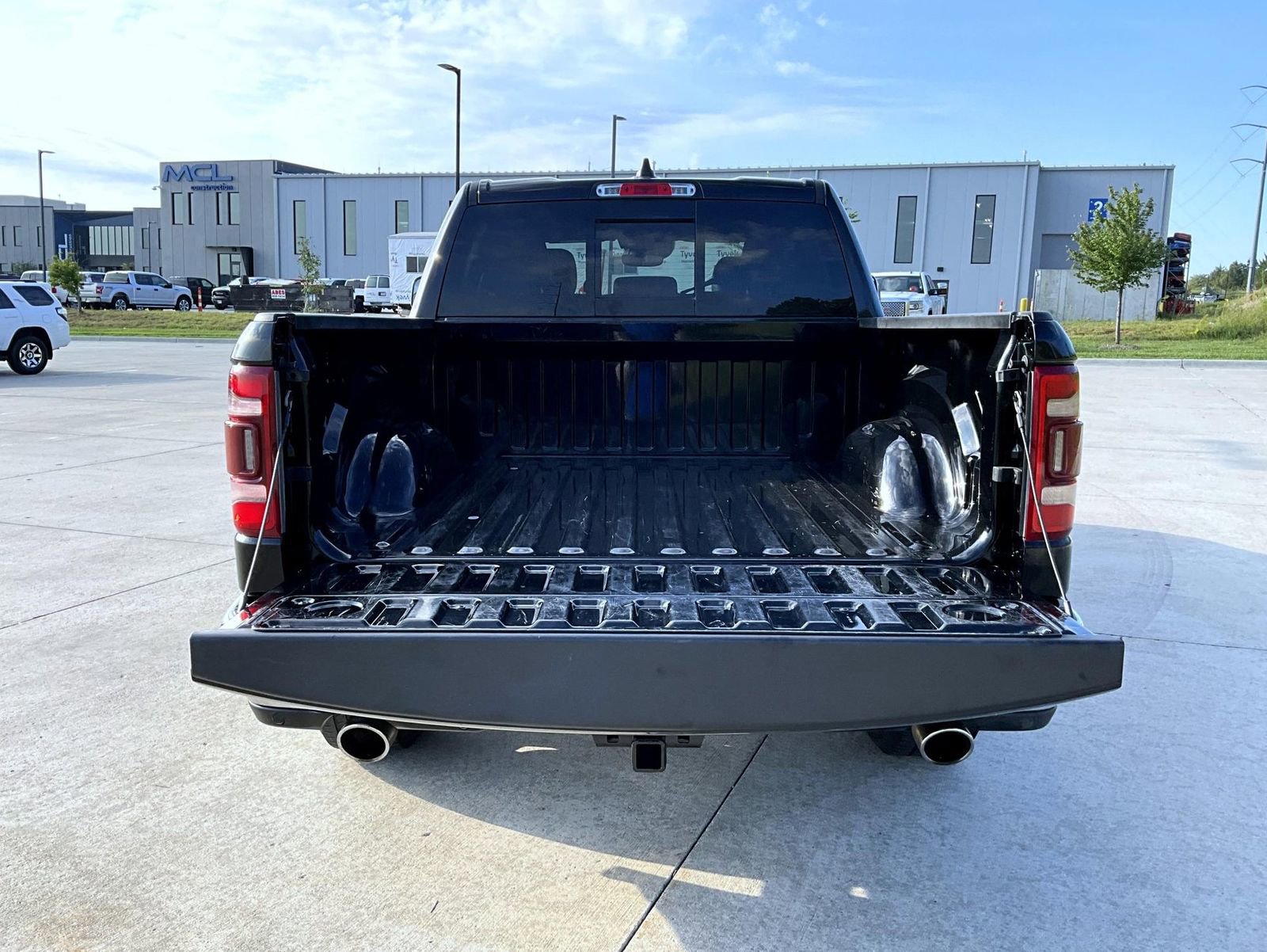 Used 2023 RAM 1500 Laramie AWD/4WD image 9