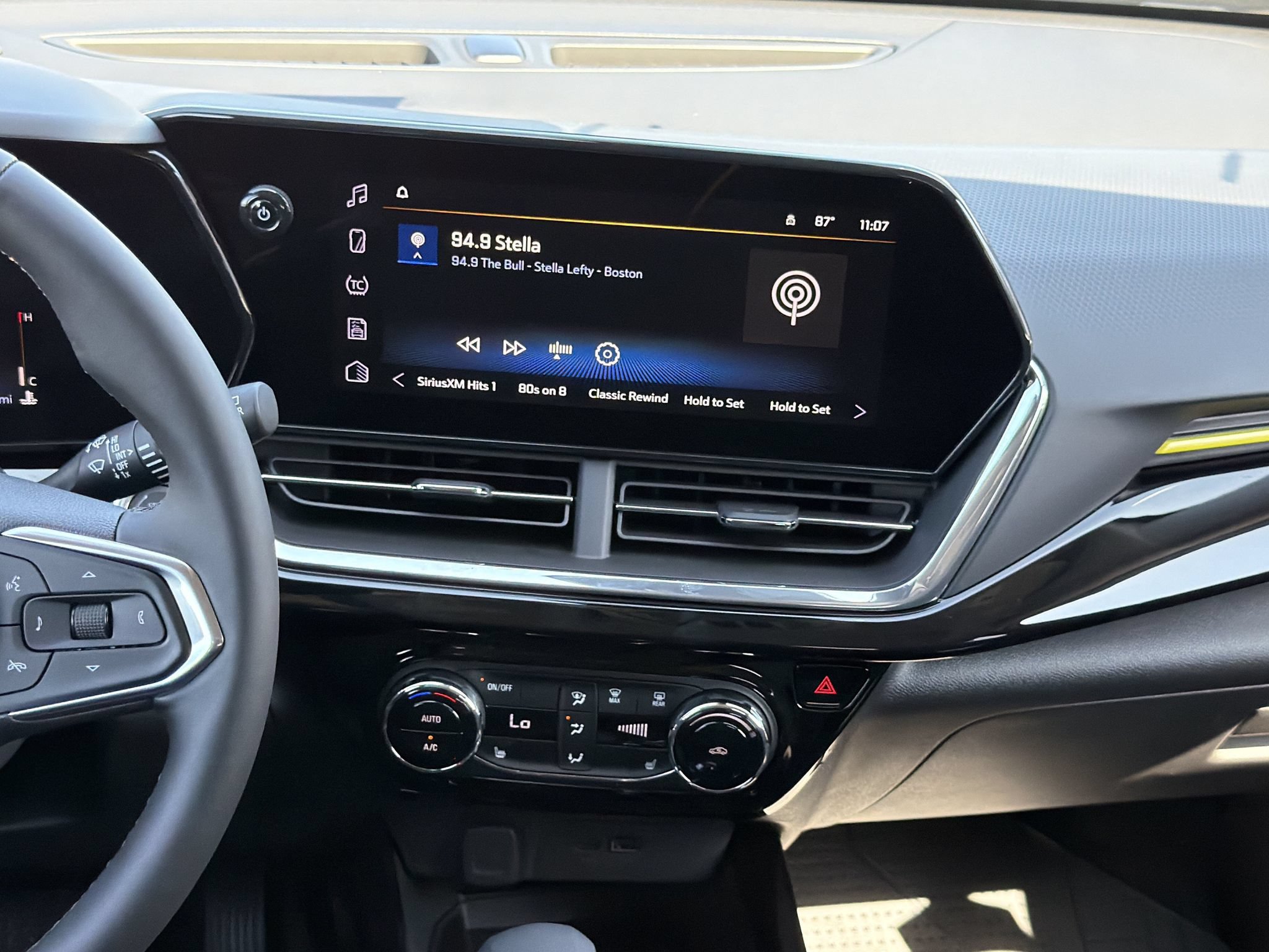 New 2026 Chevrolet Trax ACTIV w/ Sunroof Package FWD image 5