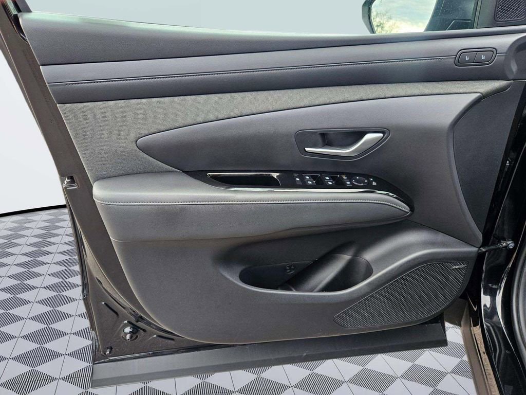 Certified 2025 Hyundai Santa Cruz Limited image 10