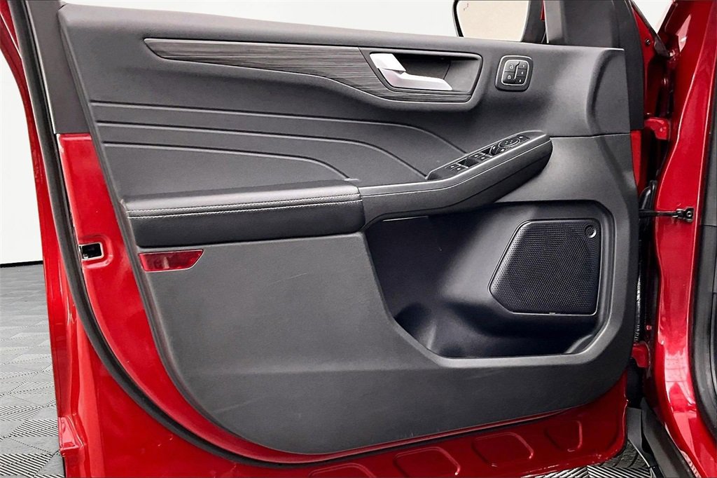 Used 2023 Ford Escape Platinum image 23