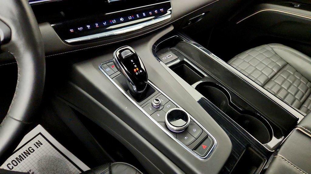 Used 2024 Cadillac Escalade ESV V w/ LPO, ONYX Package AWD/4WD image 17