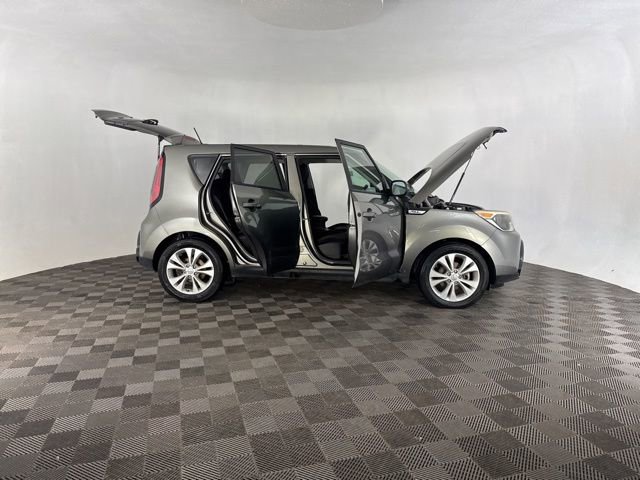 Used 2016 Kia Soul + image 12