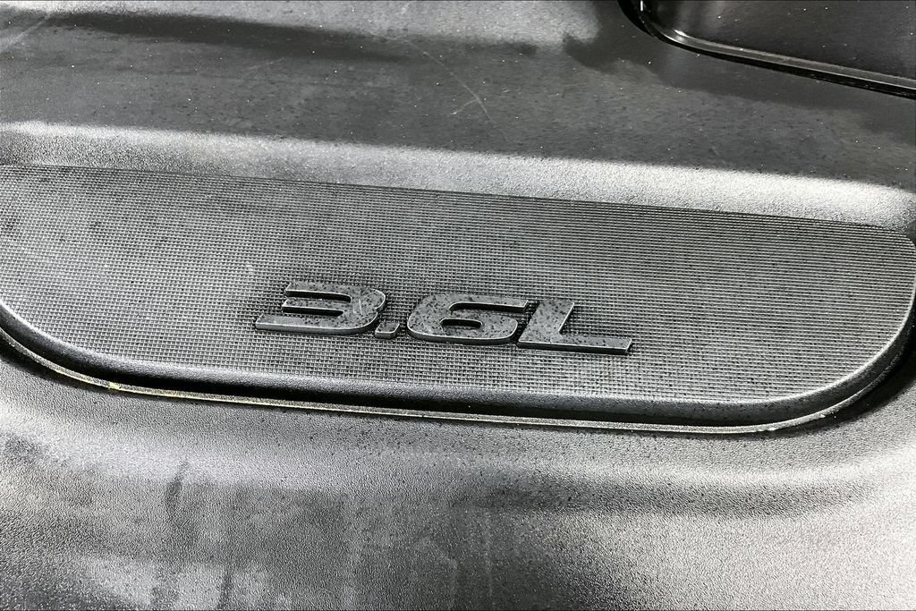 Used 2020 Chrysler Pacifica Touring w/ S Appearance Package FWD image 32