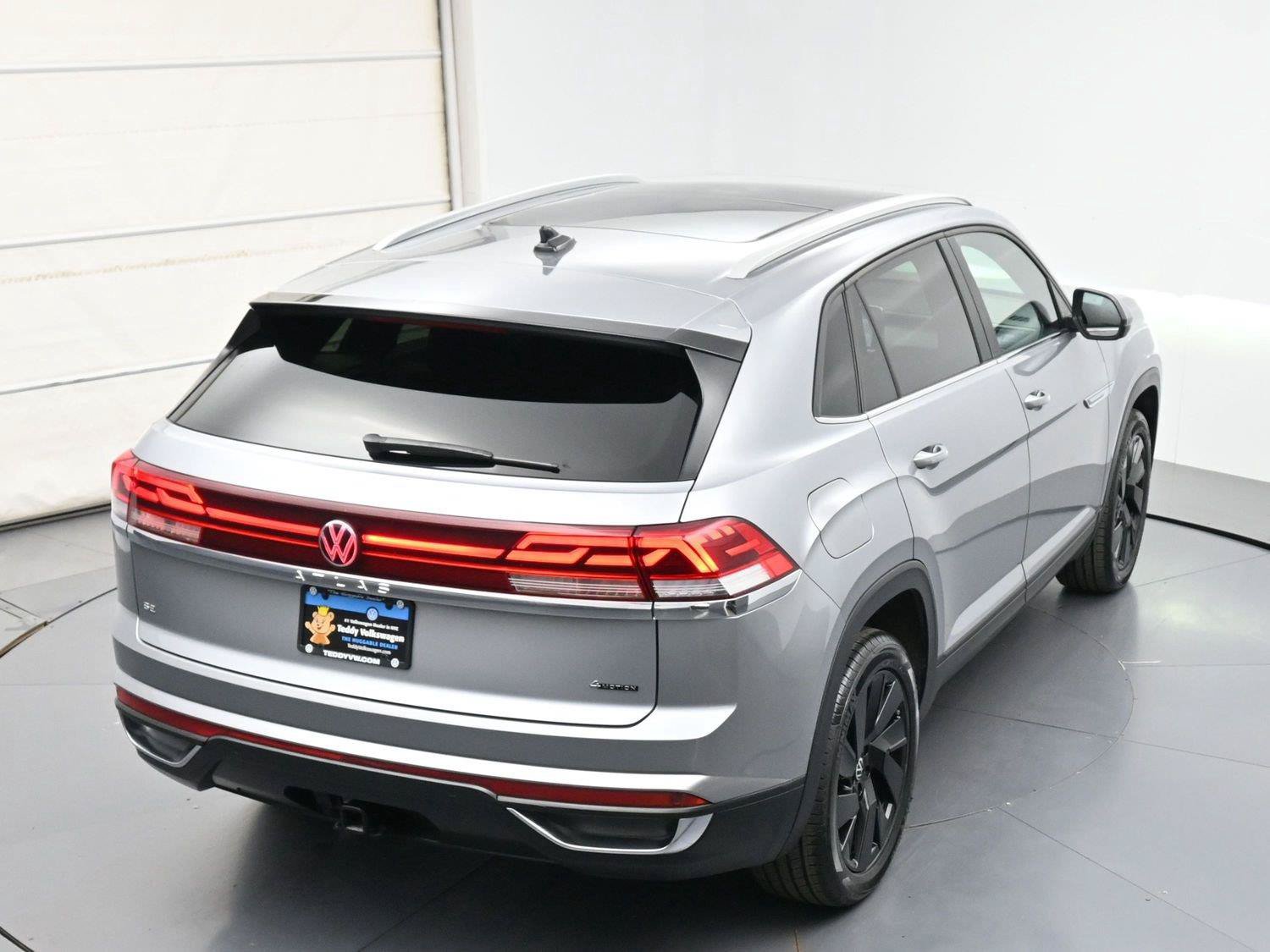 Certified 2024 Volkswagen Atlas Cross Sport SE w/ Panoramic Sunroof Package AWD/4WD image 34