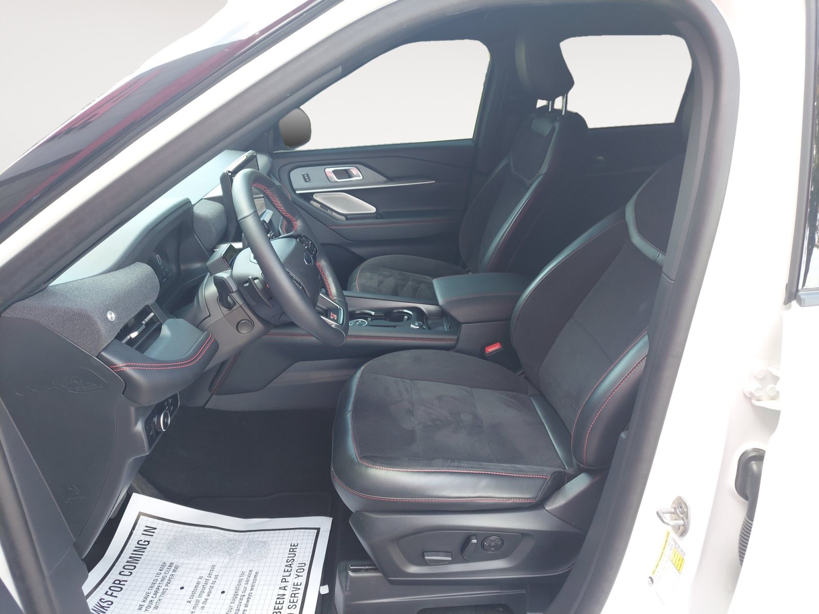 Used 2025 Ford Explorer ST AWD/4WD image 23