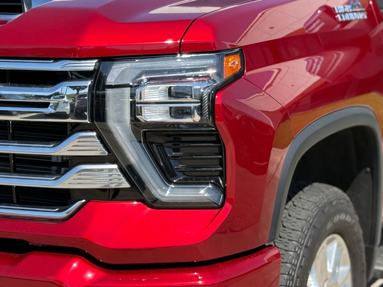 Used 2025 Chevrolet Silverado 3500 High Country w/ Technology Package AWD/4WD image 3