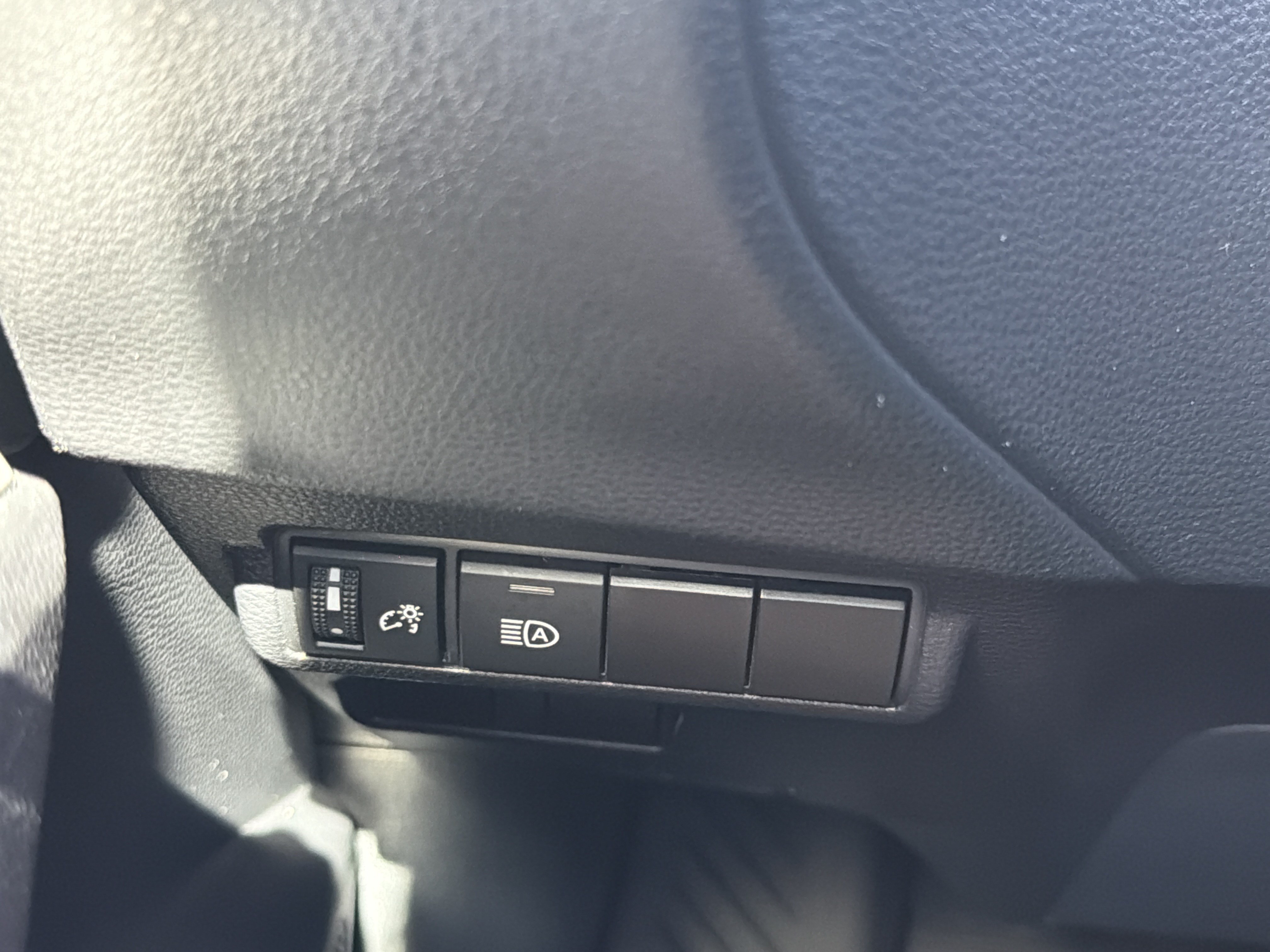 Certified 2025 Toyota Corolla Cross LE FWD image 13