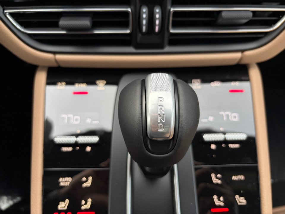 Certified 2026 Porsche Macan Turbo AWD/4WD image 25