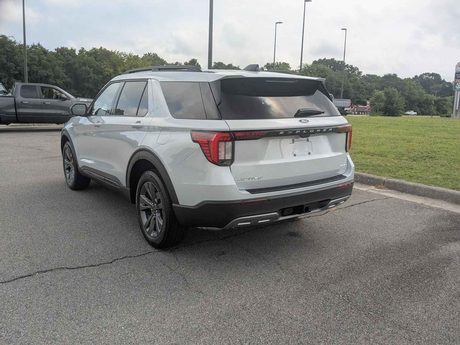 New 2026 Ford Explorer Active w/ Active Comfort Package AWD/4WD image 5