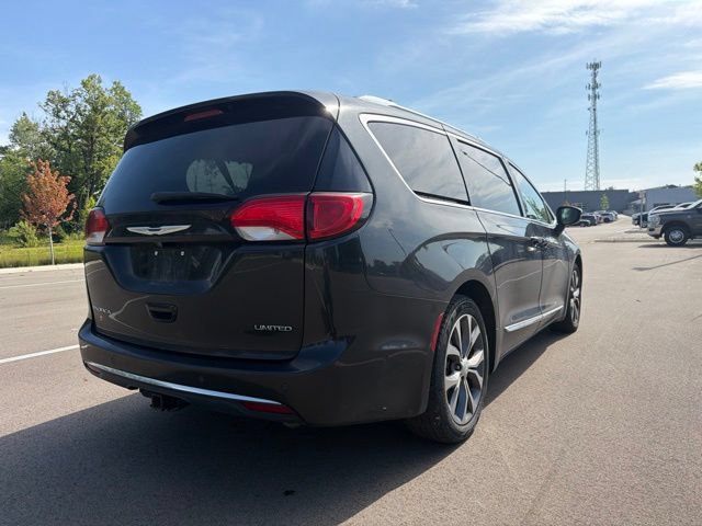 Used 2017 Chrysler Pacifica Limited FWD image 5