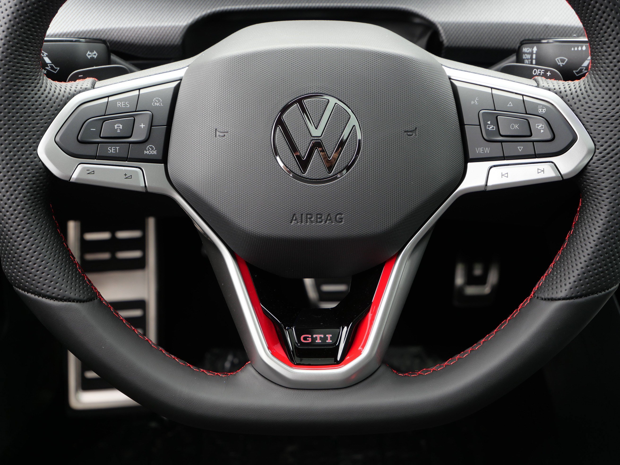 New 2026 Volkswagen GTI SE FWD image 9