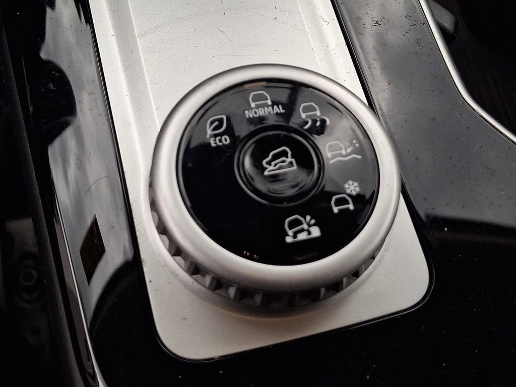 Used 2025 Mitsubishi Outlander SE AWD/4WD image 27